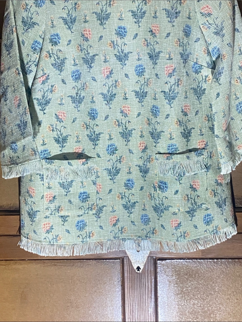 Tuckerneck Floral Jardin Tapestry Top with long Sleeves and Fringe Sz Small - Picture 4 of 6